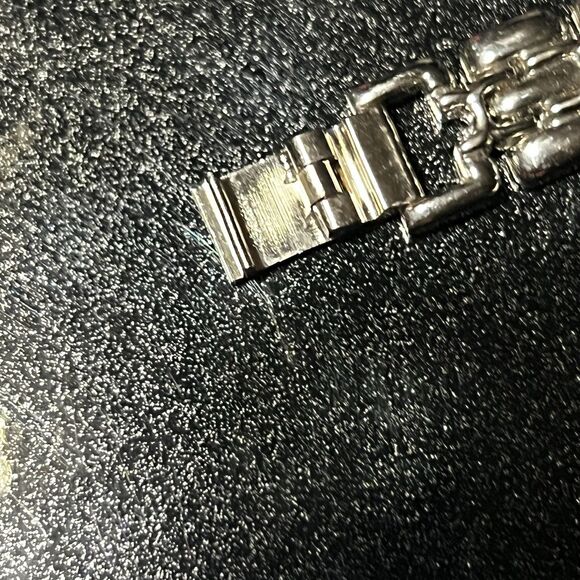 Futura Quartz Ladies Silver Tone Case Link Bracelet Band Watch New Battery main image 4